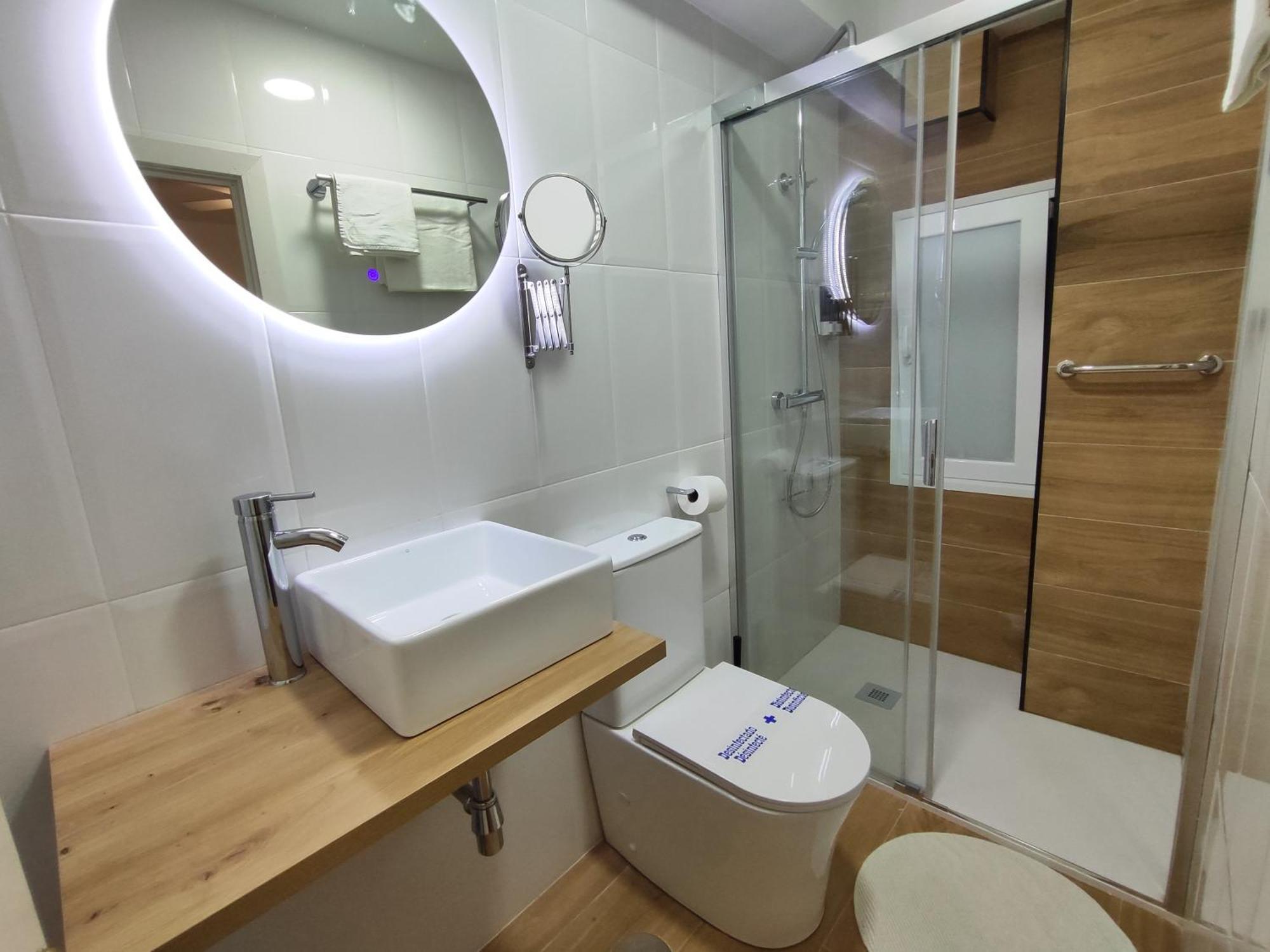 סנטנדר Hostal Lucy מראה חיצוני תמונה