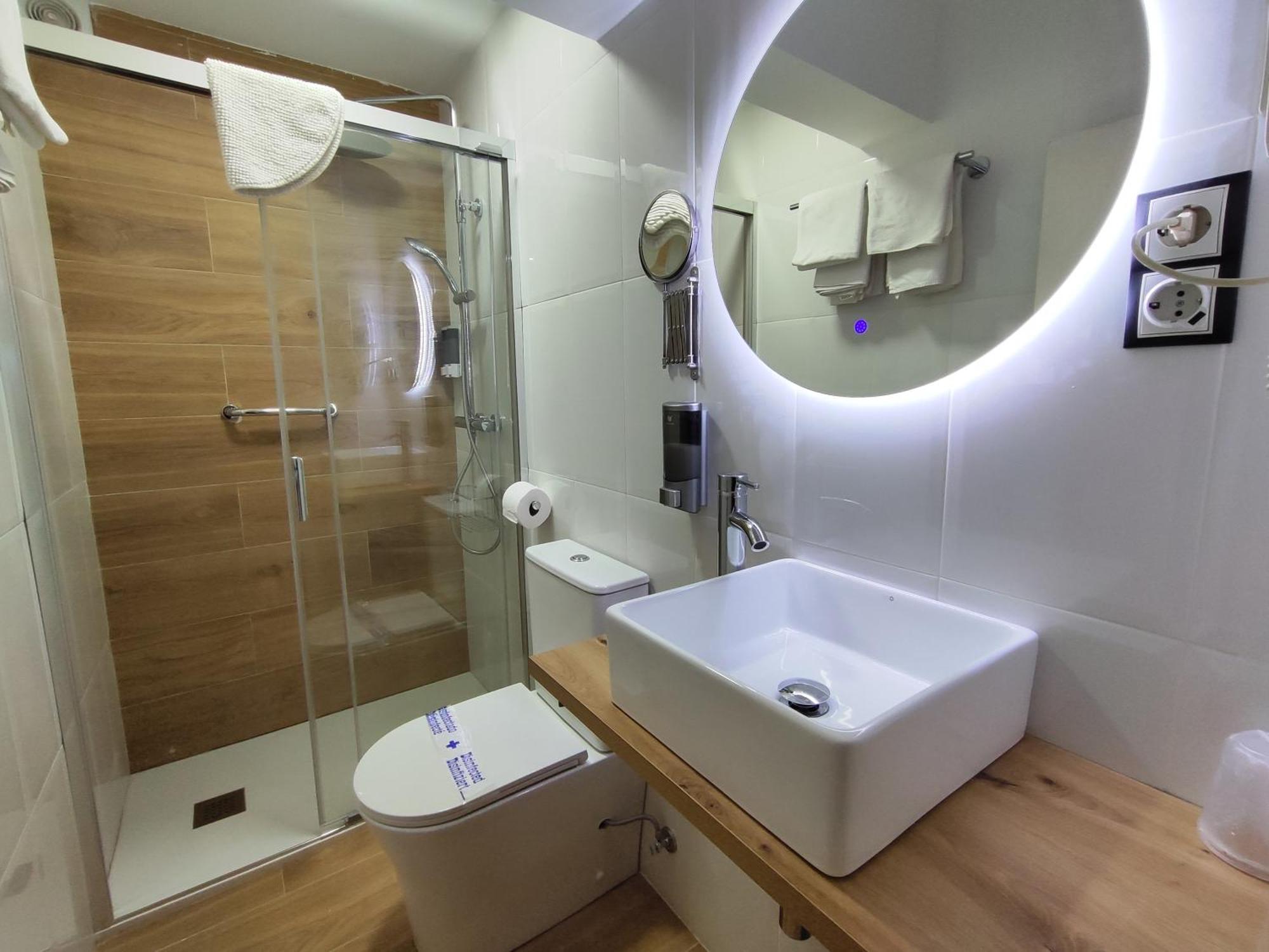 סנטנדר Hostal Lucy מראה חיצוני תמונה