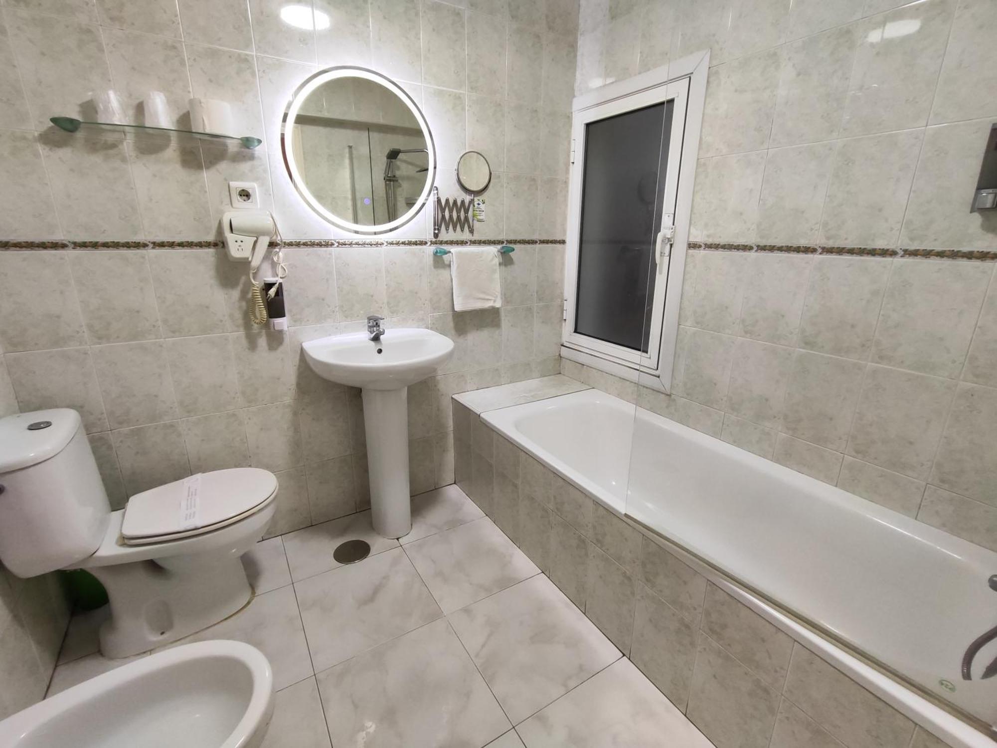 סנטנדר Hostal Lucy מראה חיצוני תמונה
