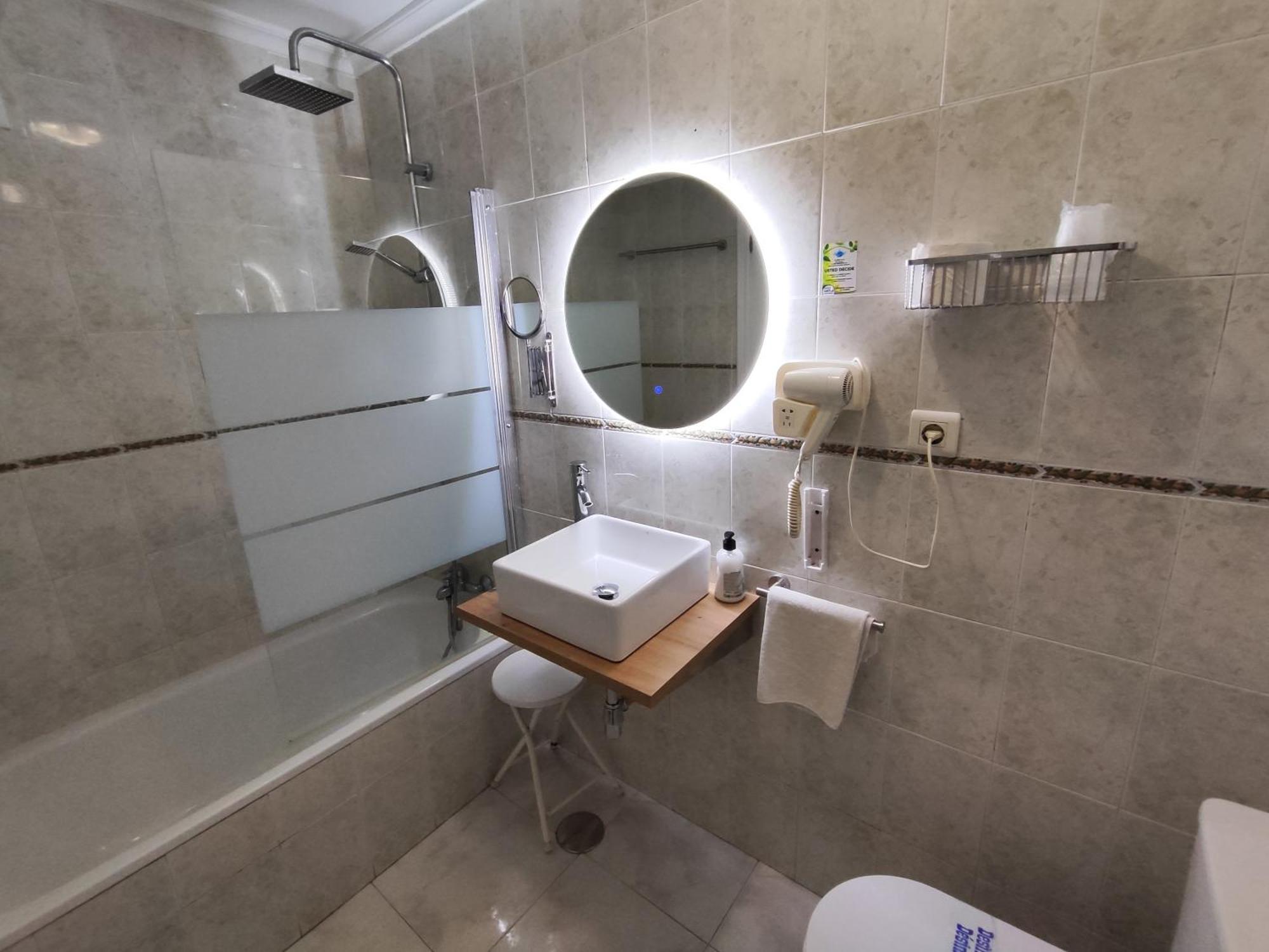 סנטנדר Hostal Lucy מראה חיצוני תמונה